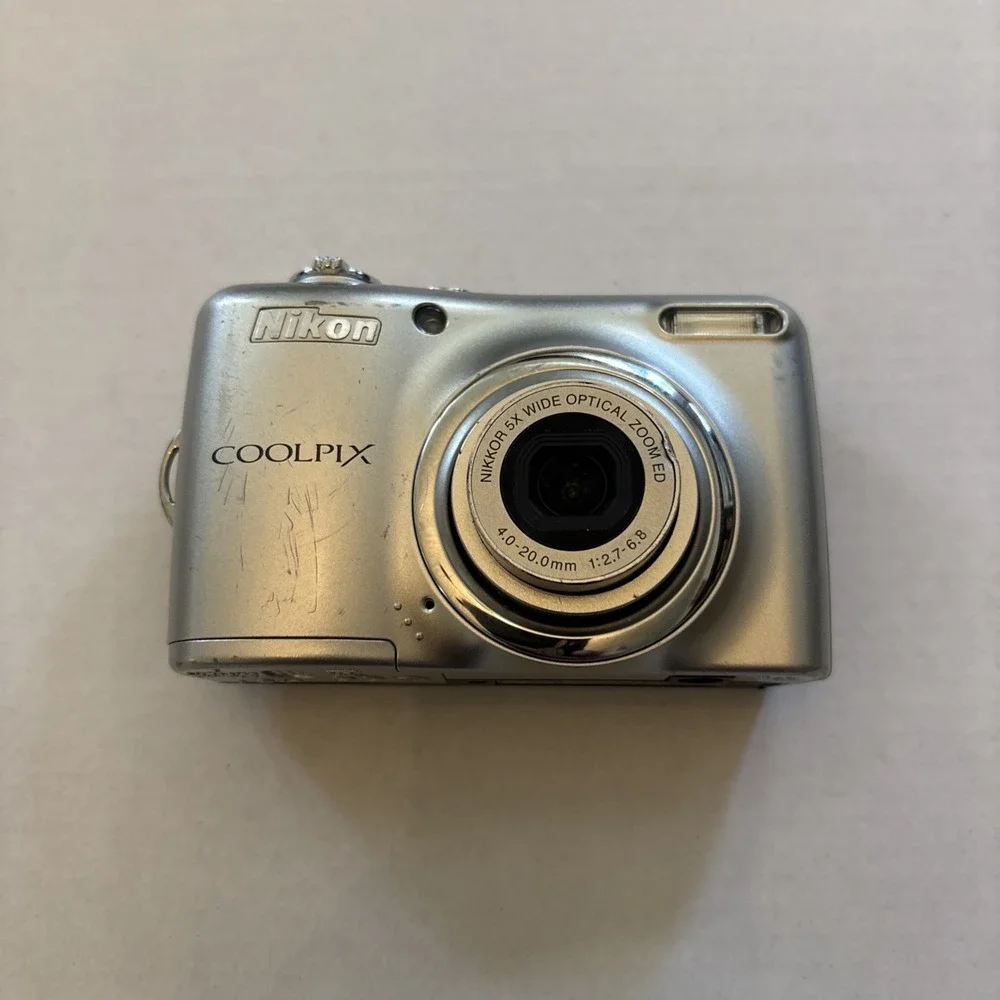 Nikon CoolPix L23 10.1MP Silver Digital‎ Camera - Parts Only